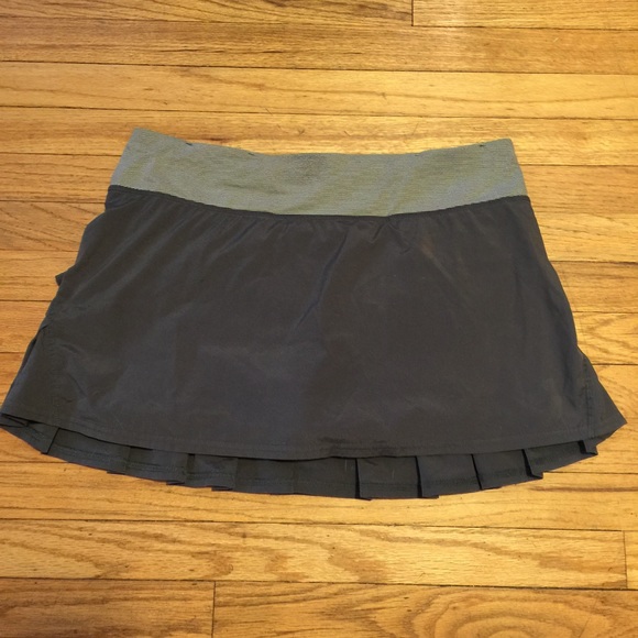 lululemon athletica Dresses & Skirts - Lululemon gray tennis skirt - sz 8